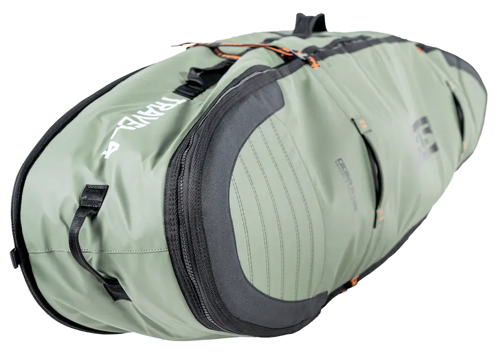 FCS TRAVEL 4 WHEELY BOARDBAG